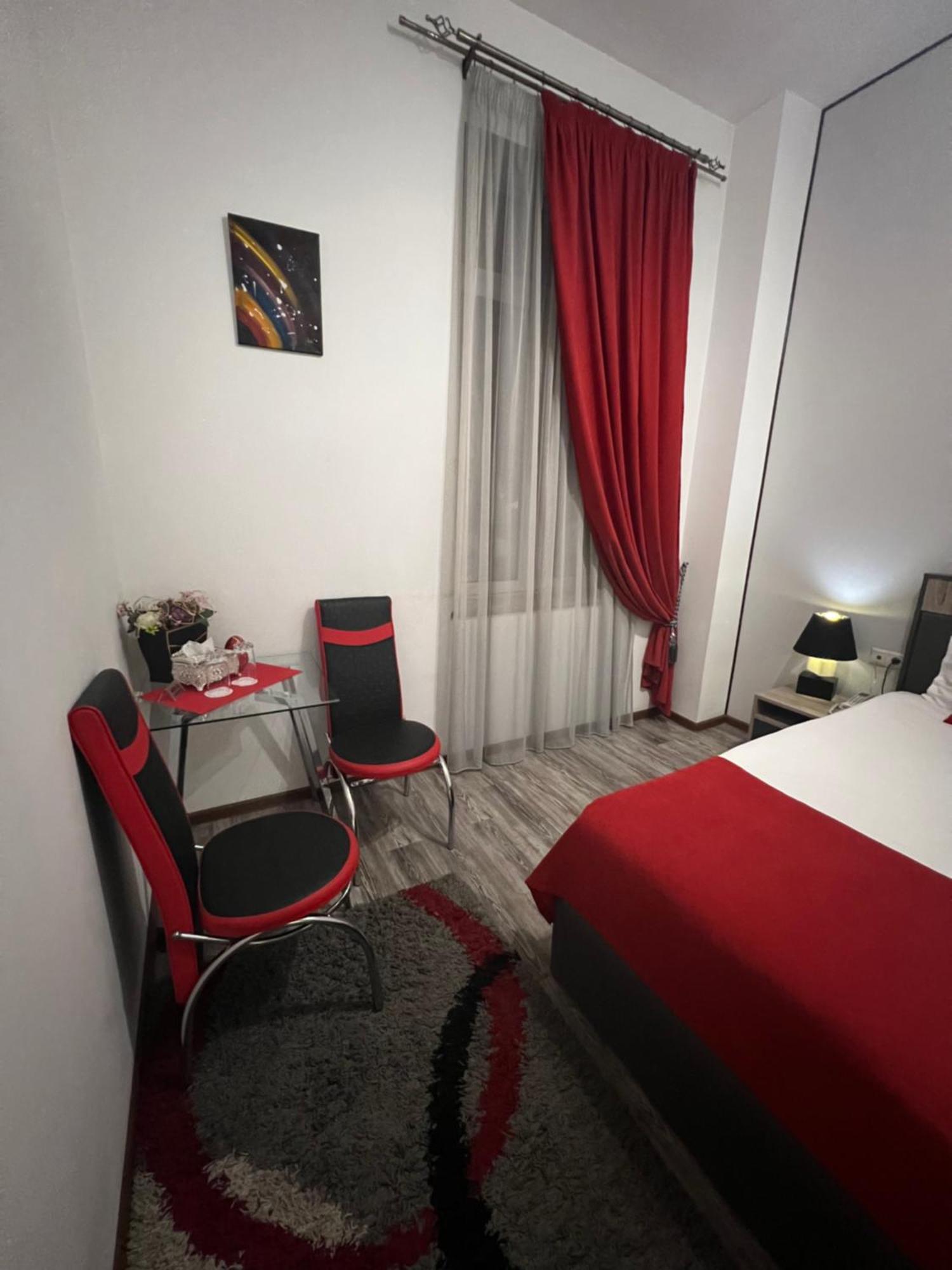 Hotel Fleur Jerevan Exteriör bild